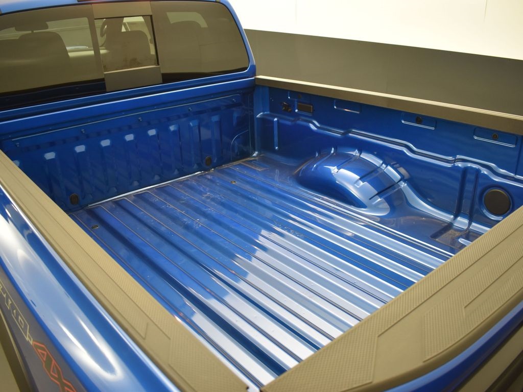 2025 Nissan Frontier photo 33