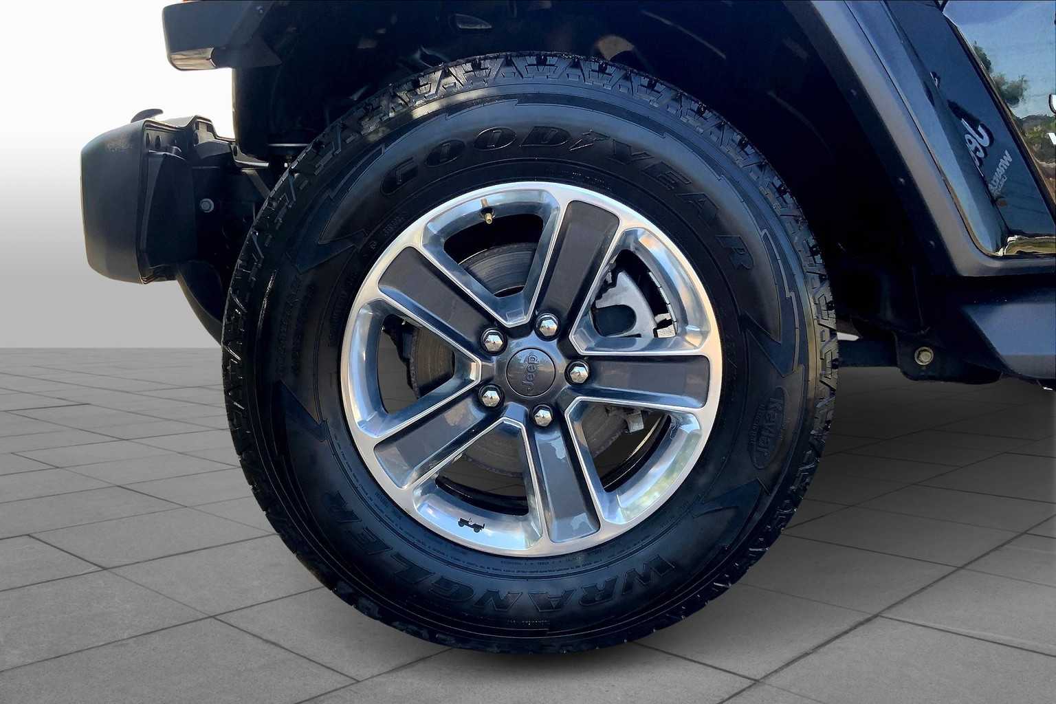 2021 Jeep Wrangler Unlimited Sahara photo 9