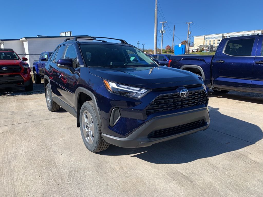 2025 Toyota RAV4 XLE's photo