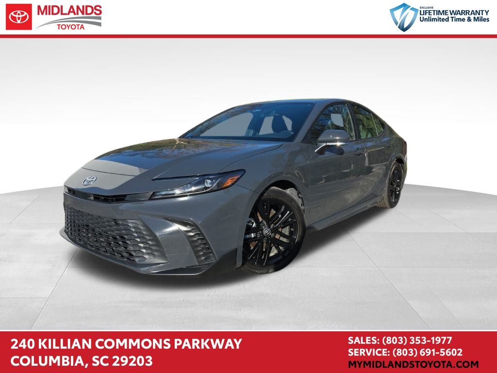 2025 Toyota Camry SE's photo