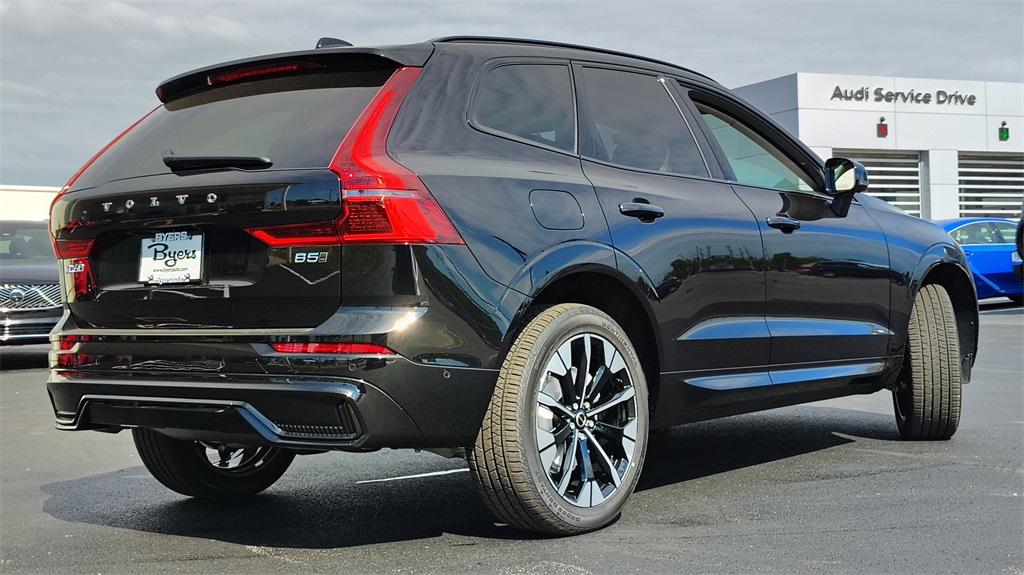 2026 Volvo XC60 B5 Plus photo 2