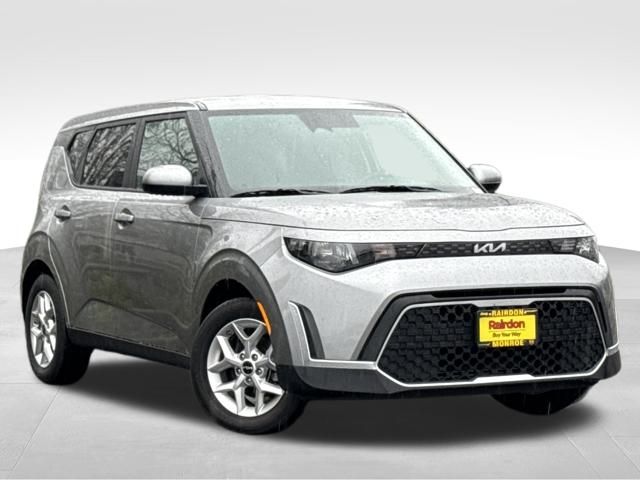 2024 Kia Soul LX's photo