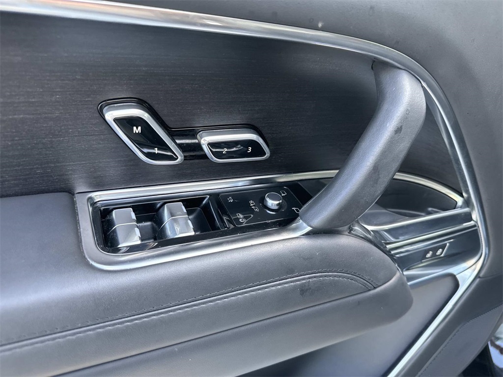 2023 Land Rover Range Rover SE photo 19