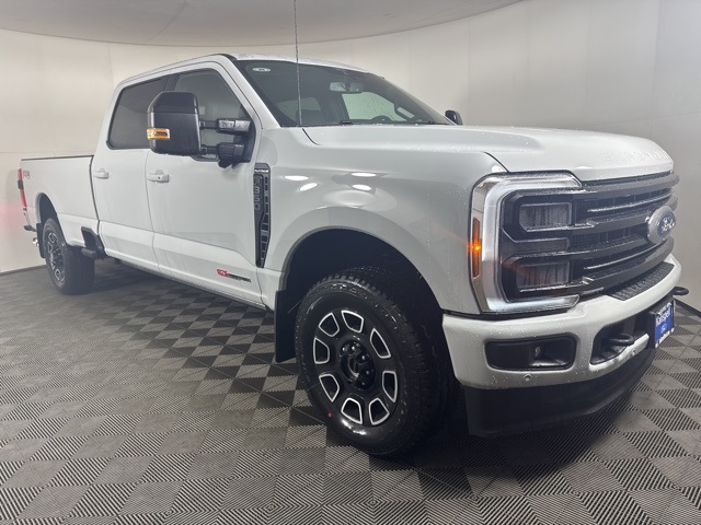2026 Ford F-350 Super Duty Platinum's photo