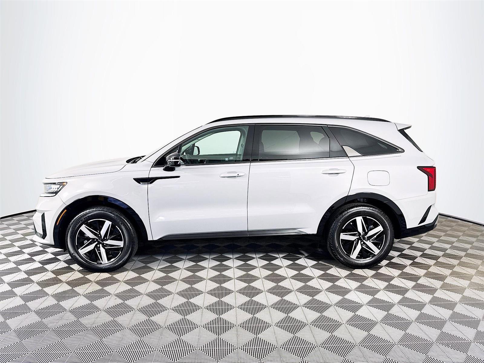 2023 Kia Sorento EX photo 2
