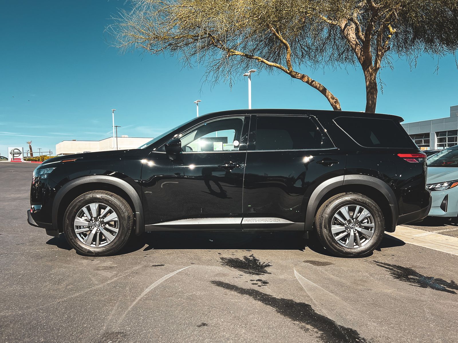 2025 Nissan Pathfinder S photo 4