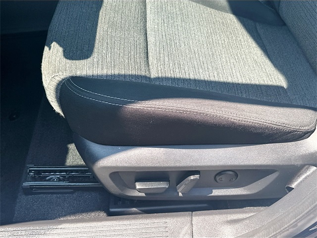 2022 Nissan Rogue SV photo 18