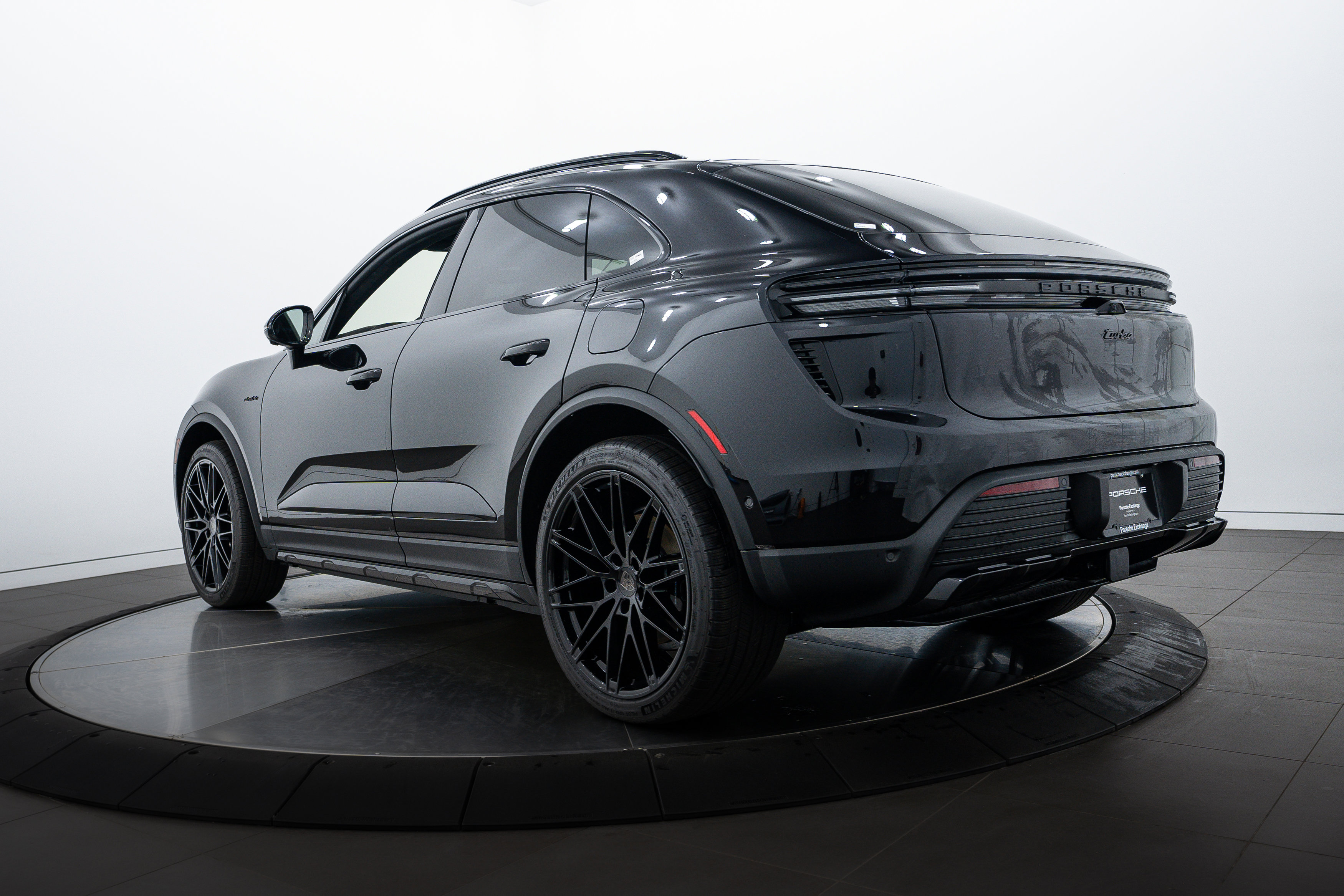 2025 Porsche Macan Turbo Electric photo 3