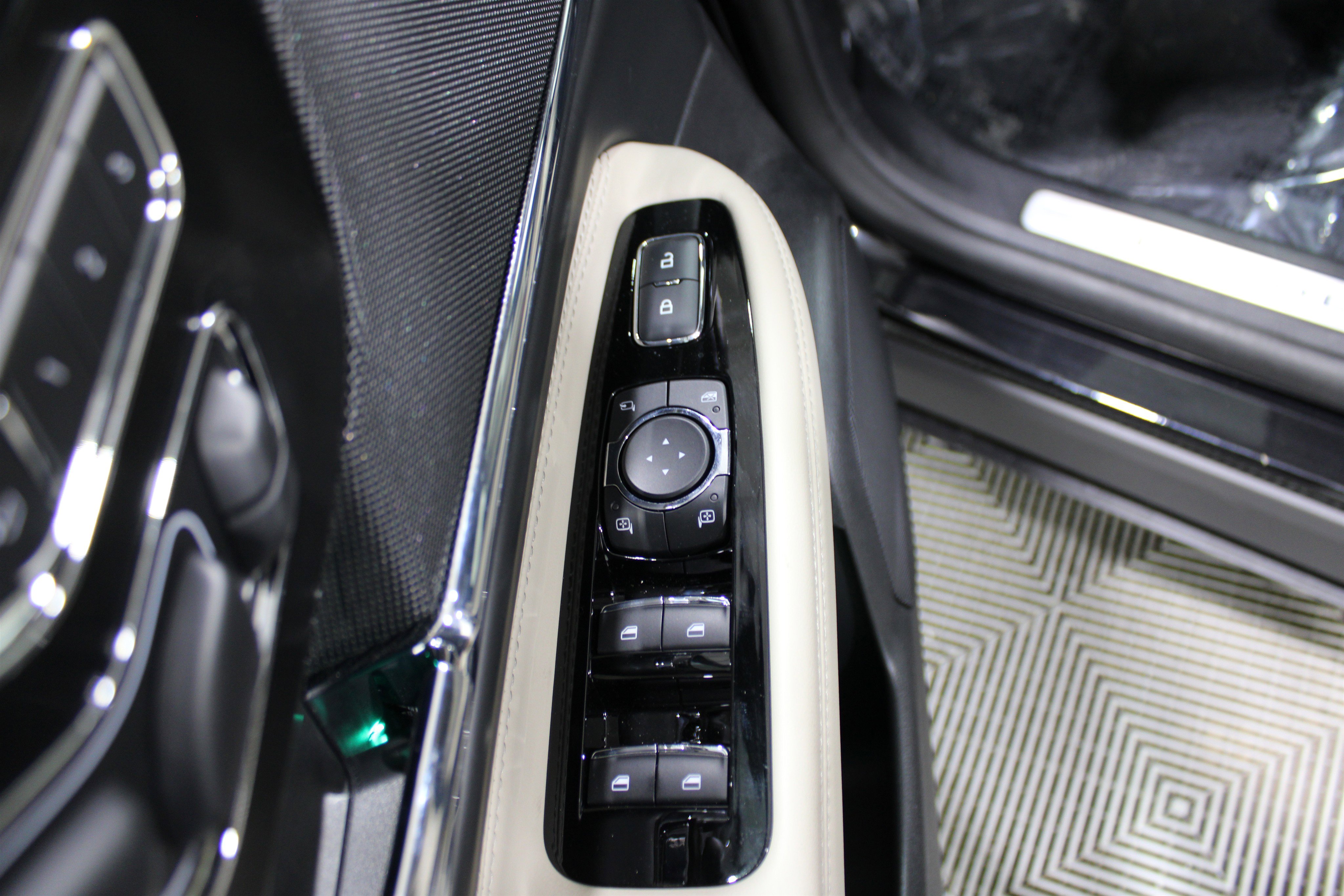 2025 Lincoln Corsair Grand Touring photo 4