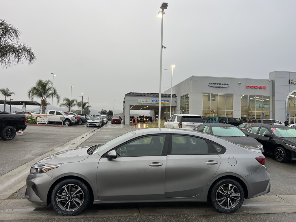 2024 Kia Forte LXS photo 2