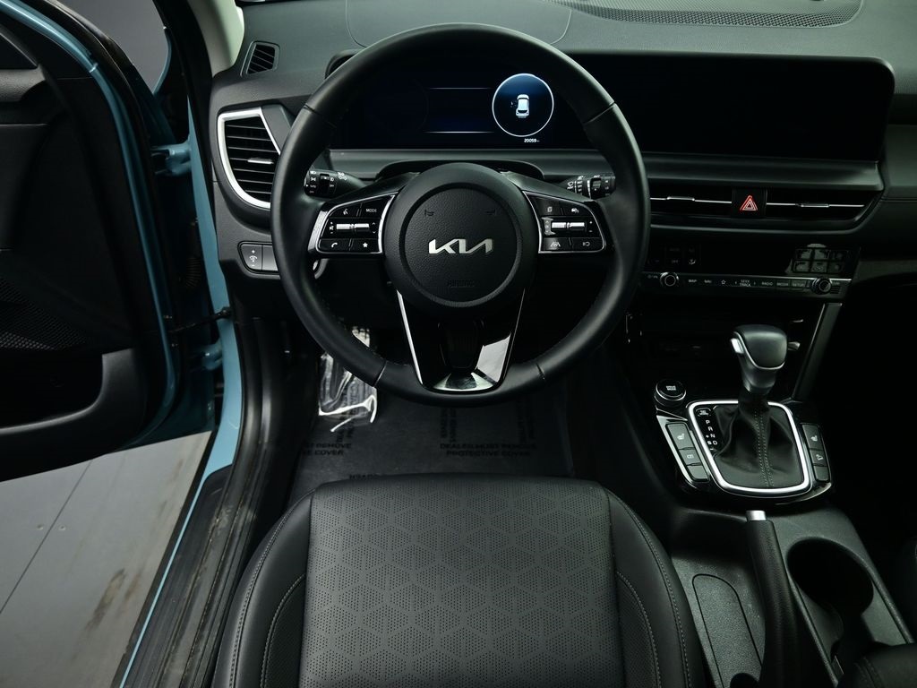 2024 Kia Seltos EX photo 2