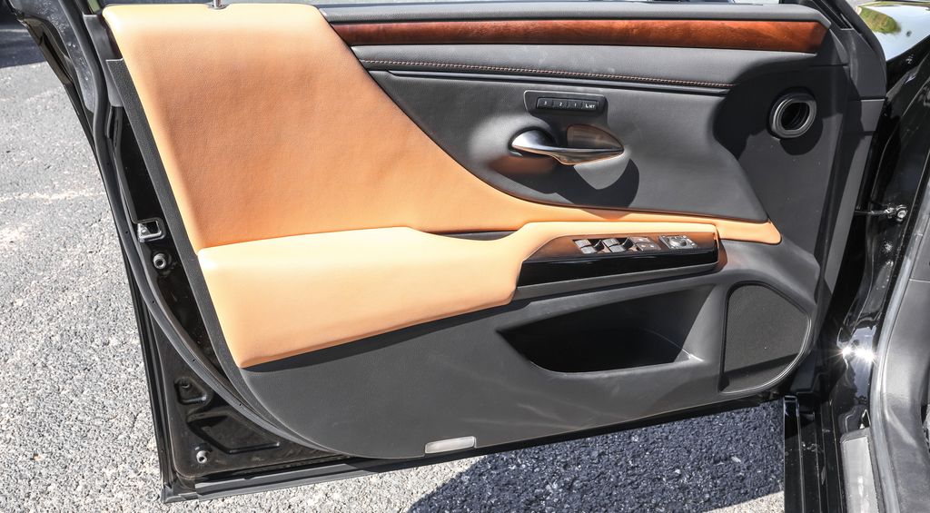 2023 Lexus ES 350 photo 21