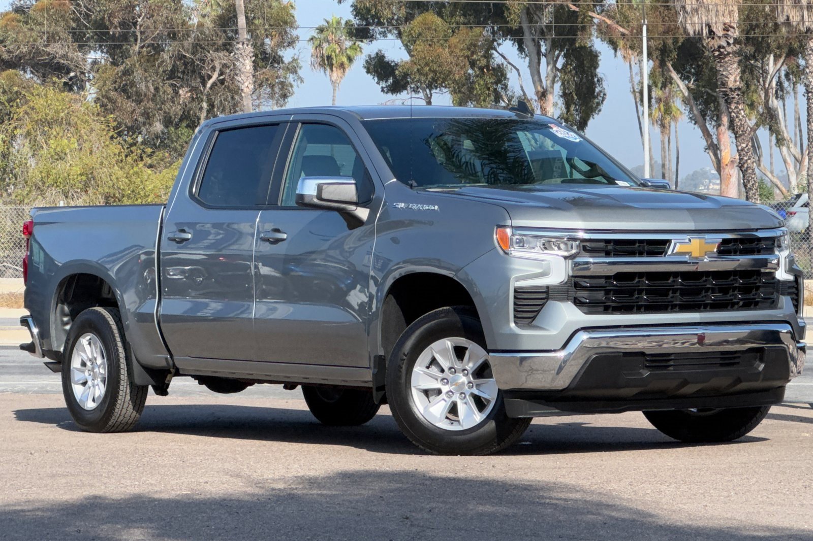 2025 Chevrolet Silverado 1500 LT photo 2