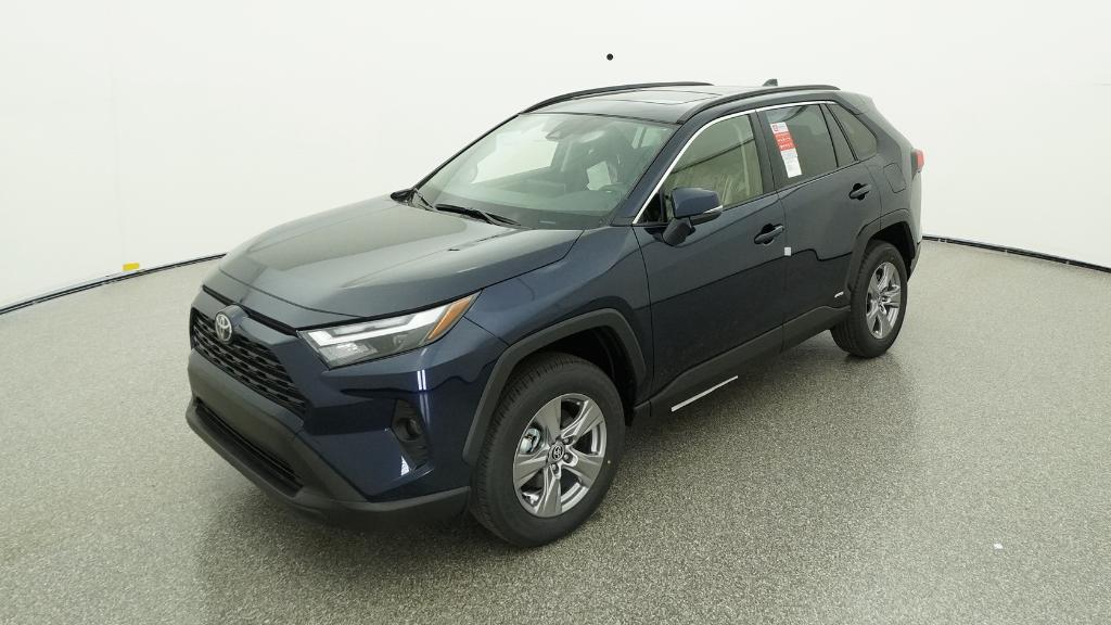 2025 Toyota RAV4 XLE's photo