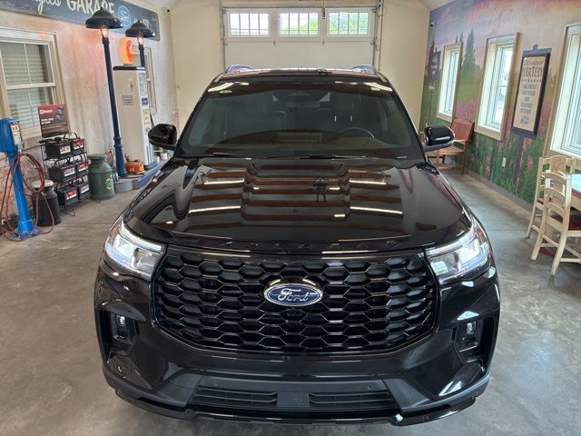 2025 Ford Explorer ST-Line photo 3