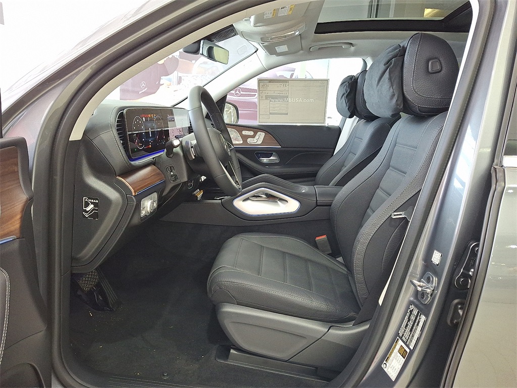 2025 Mercedes Benz GLS 450 4MATIC photo 7