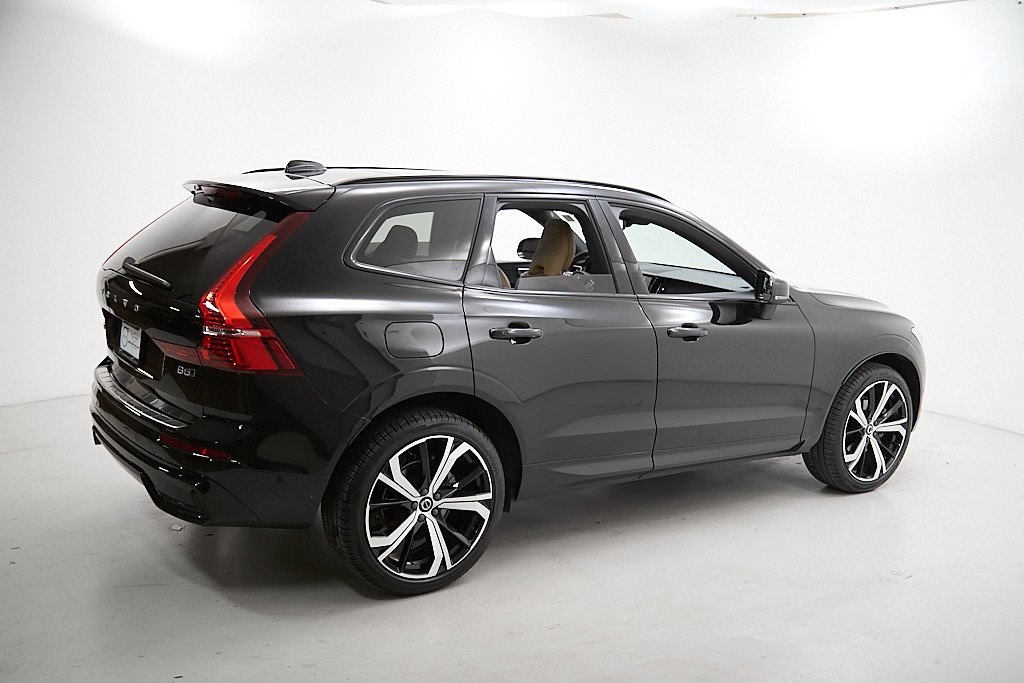 2023 VOLVO XC60 - Image 8