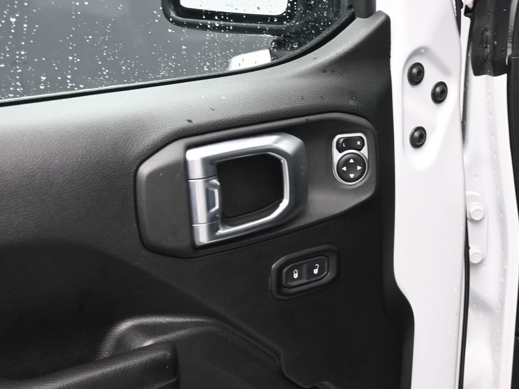 2021 Jeep Gladiator Willys photo 16