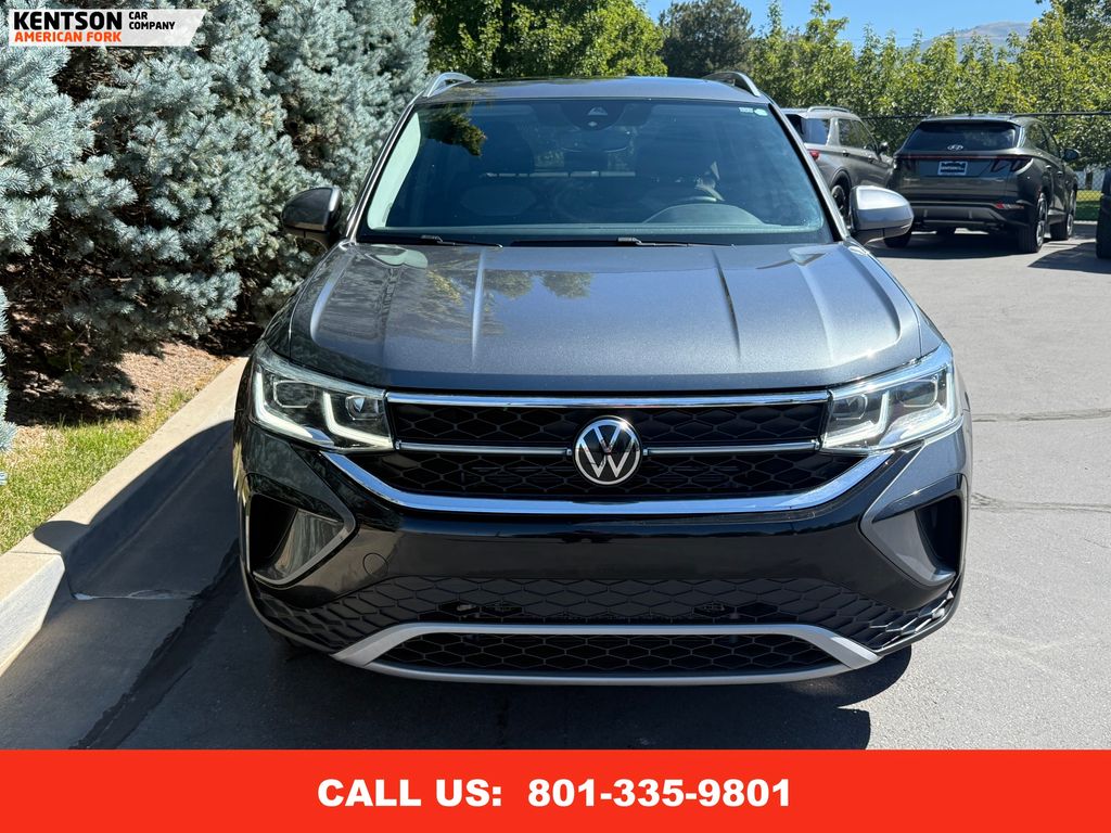 2023 Volkswagen Taos SEL photo 2