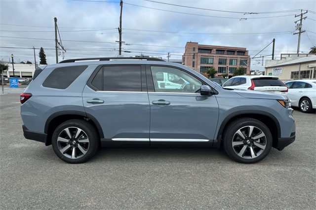 2025 Honda Pilot Touring photo 3