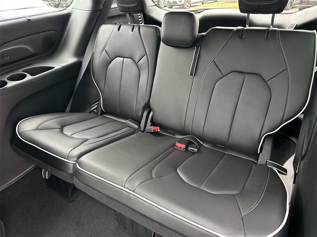 2025 Chrysler Pacifica Limited photo 15