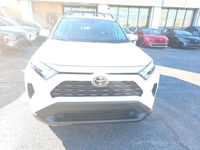 2025 Toyota RAV4 XLE's photo