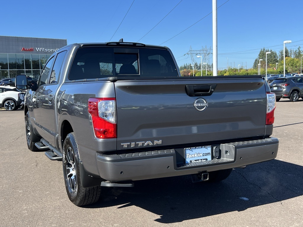 2023 Nissan Titan SV photo 5