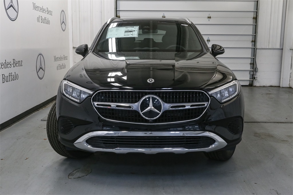 2025 Mercedes Benz GLC 300 photo 3