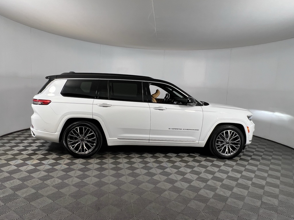 2024 Jeep Grand Cherokee L Summit Reserve photo 3