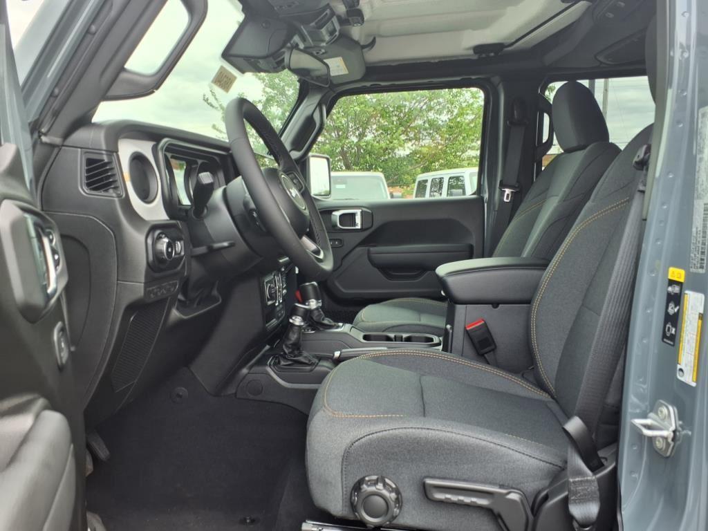 2025 Jeep Wrangler Sport S photo 3