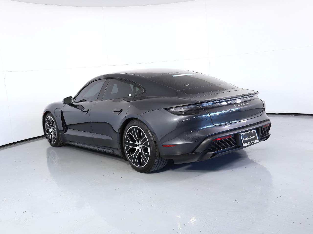 2020 Porsche Taycan Turbo photo 3
