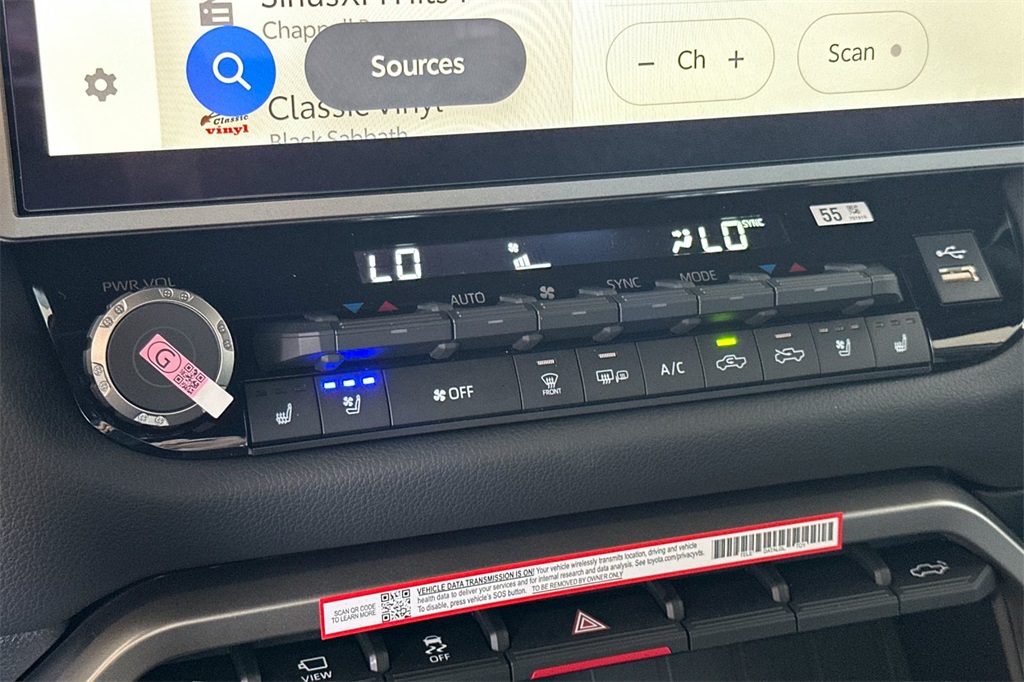 2025 Toyota Tundra Limited CrewMax photo 18