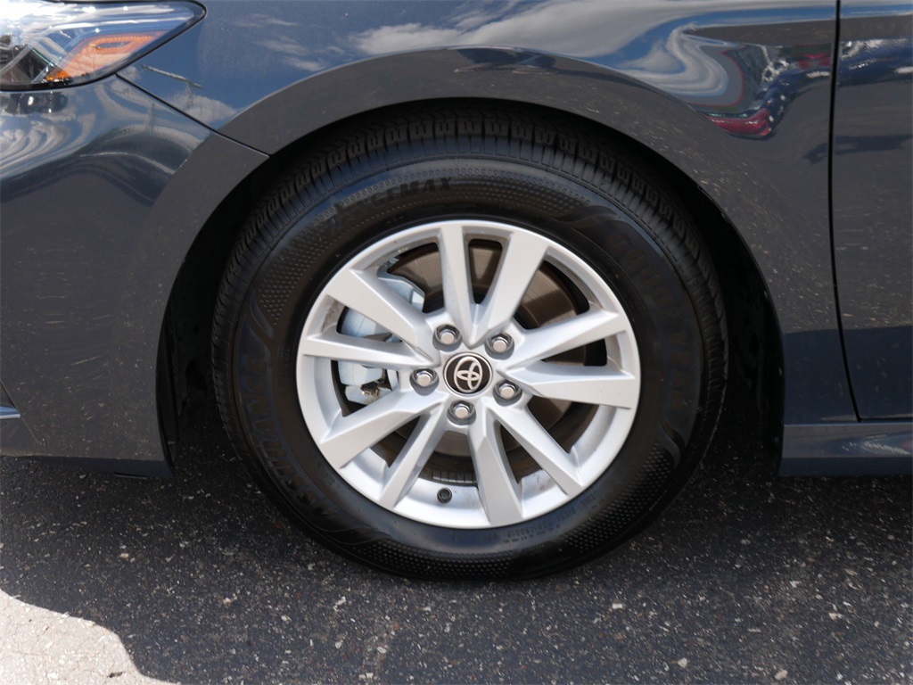 2025 Toyota Camry LE photo 7