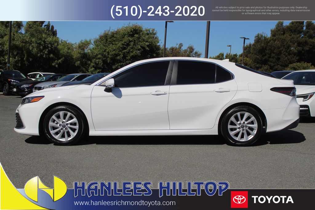 2022 Toyota Camry LE photo 9