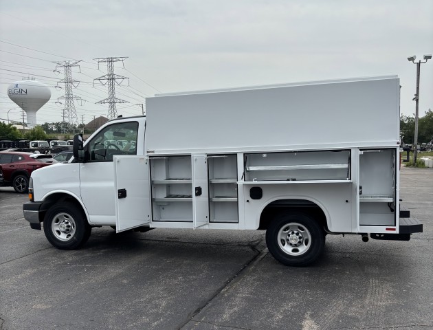 2025 Chevrolet Express Cutaway Base's photo