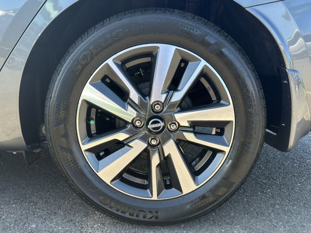 2025 Nissan Versa 1.6 S photo 12