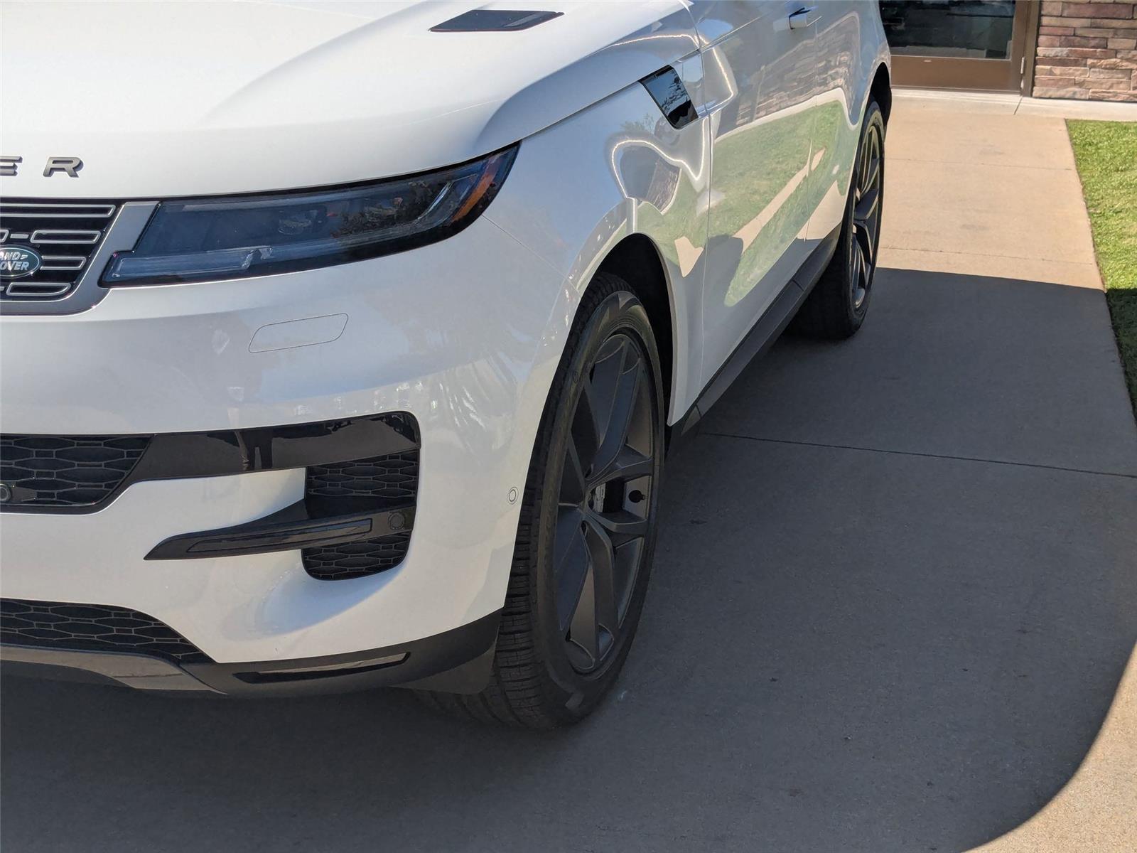 2025 Land Rover Range Rover Sport SE photo 9