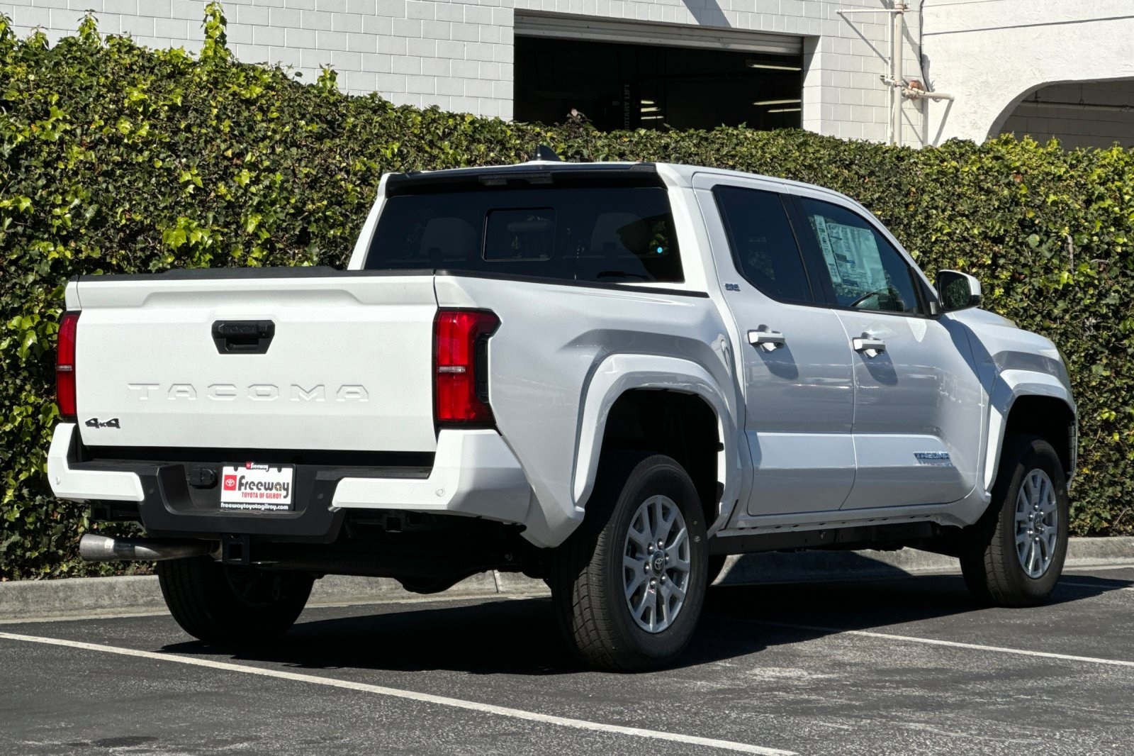 2025 Toyota Tacoma SR5 4x4 Double Cab photo 4