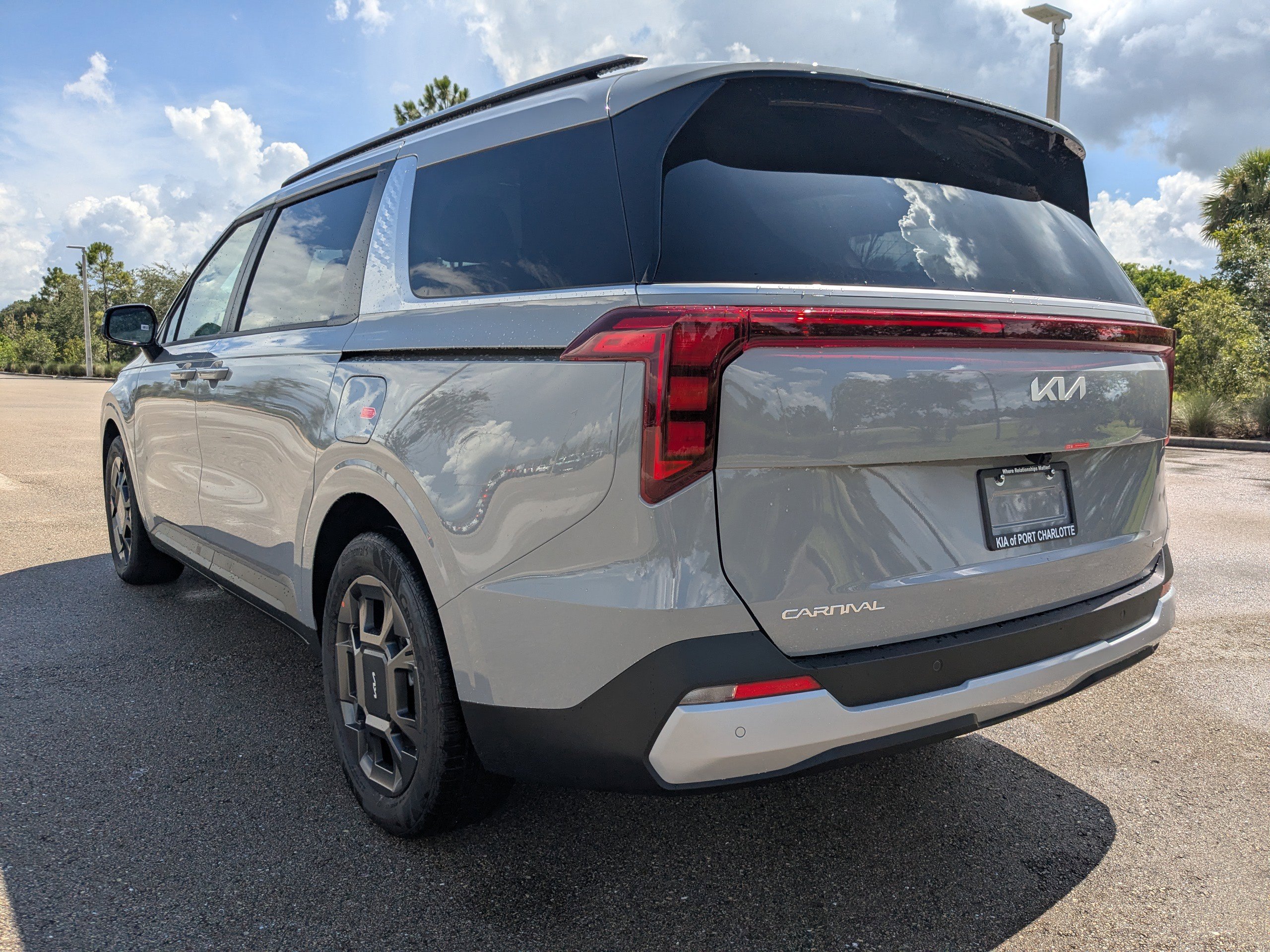 2026 Kia Carnival EX photo 4