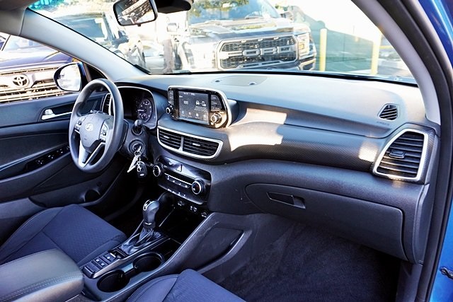 Used 2020 Blue Hyundai SE image 9