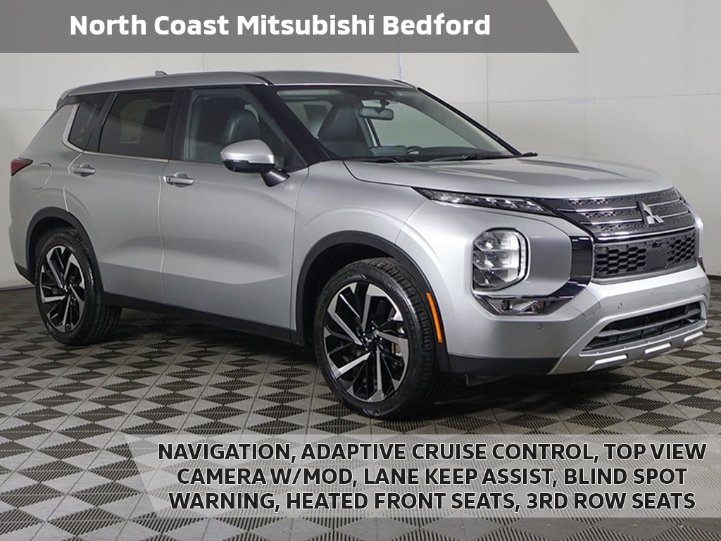 2024 Mitsubishi Outlander SE's photo