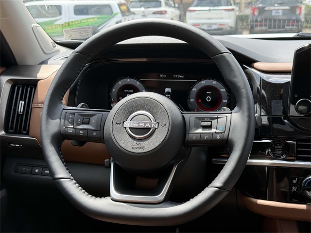 2025 Nissan Pathfinder Platinum photo 19