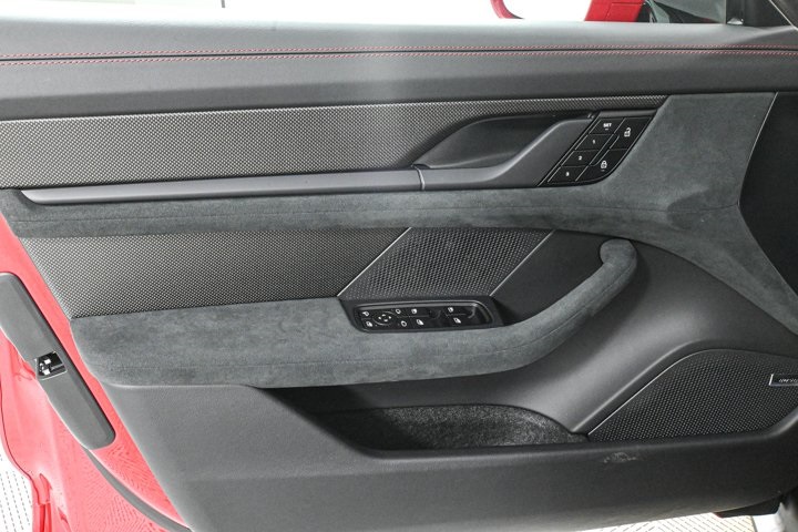2025 Porsche Taycan GTS photo 6