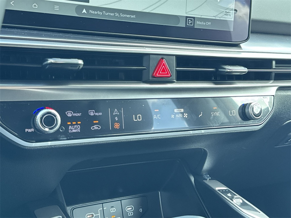 2025 Kia Sorento S photo 23