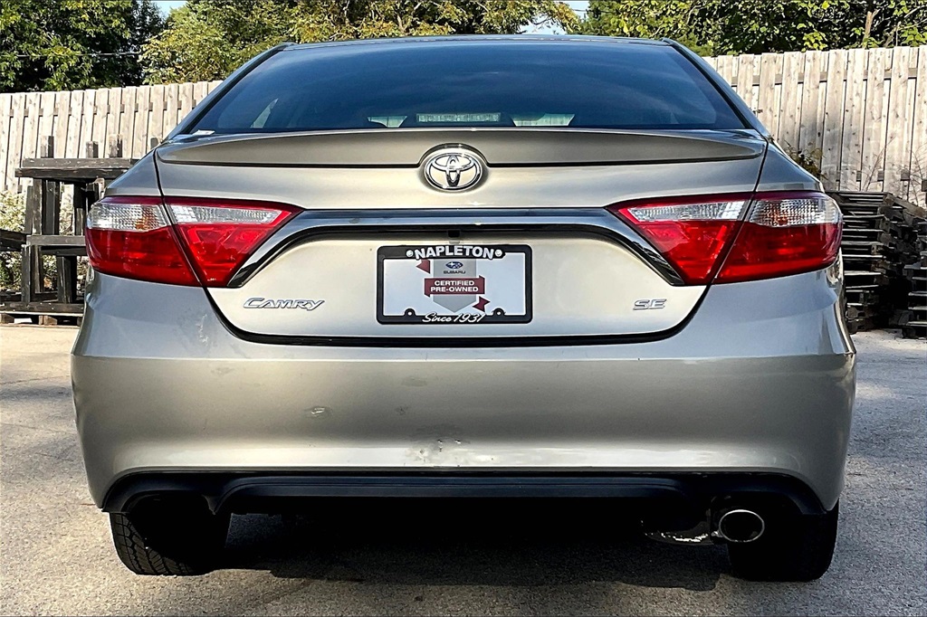 2015 Toyota Camry XLE photo 3