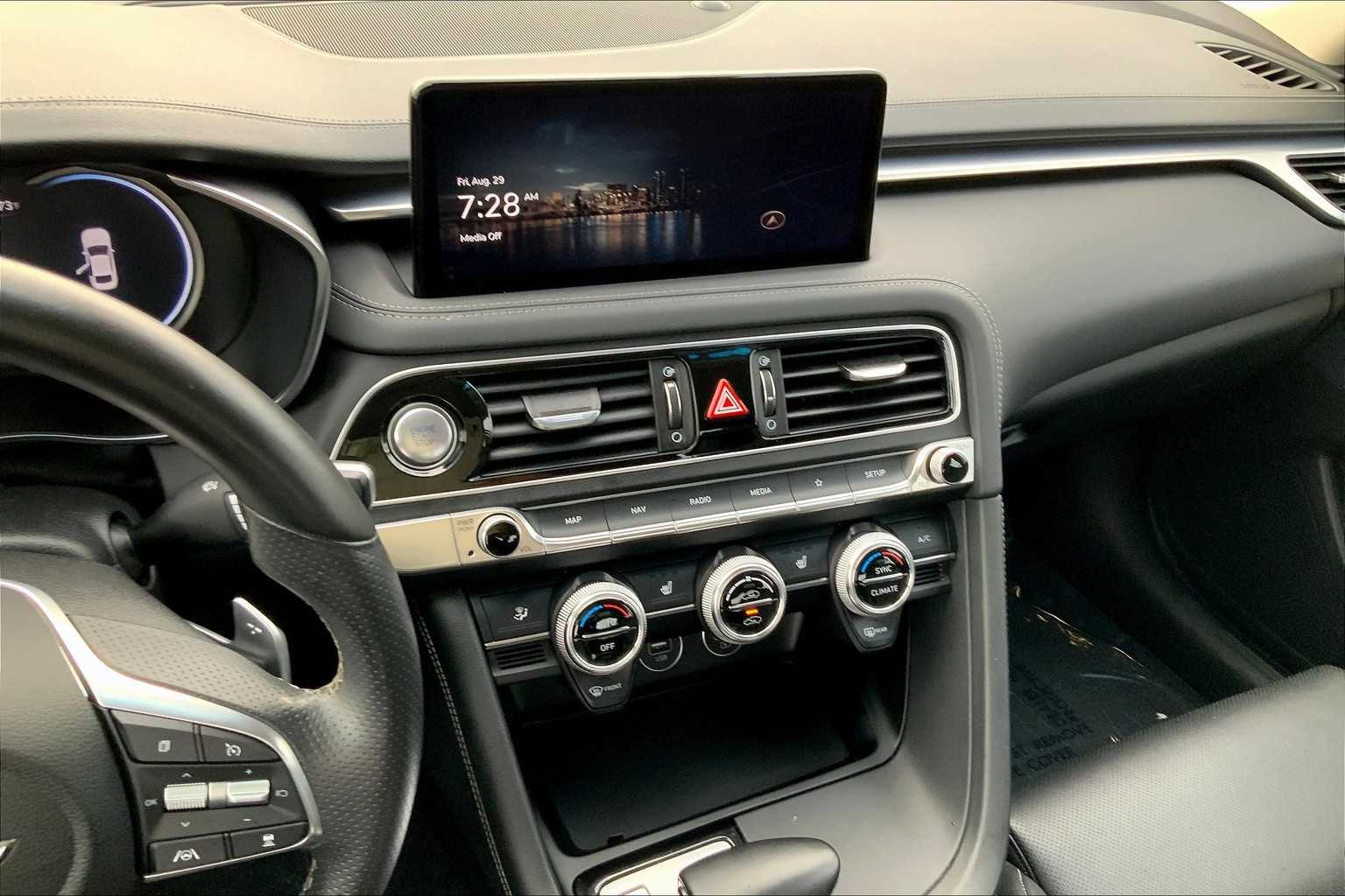 2023 Genesis G70 2.0T Sport Prestige photo 6