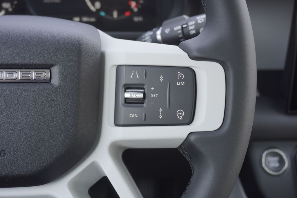 2025 Land Rover Defender 110 S photo 13