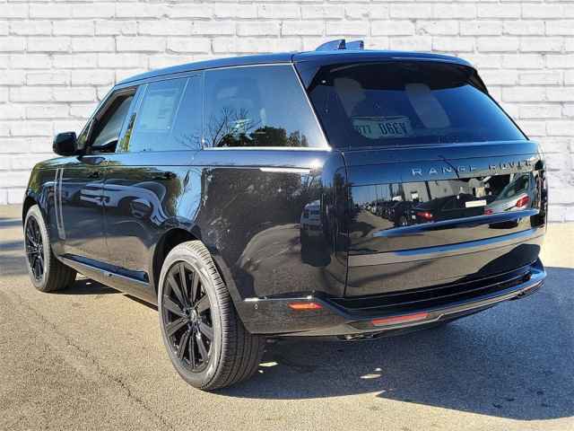 2025 Land Rover Range Rover SE photo 3