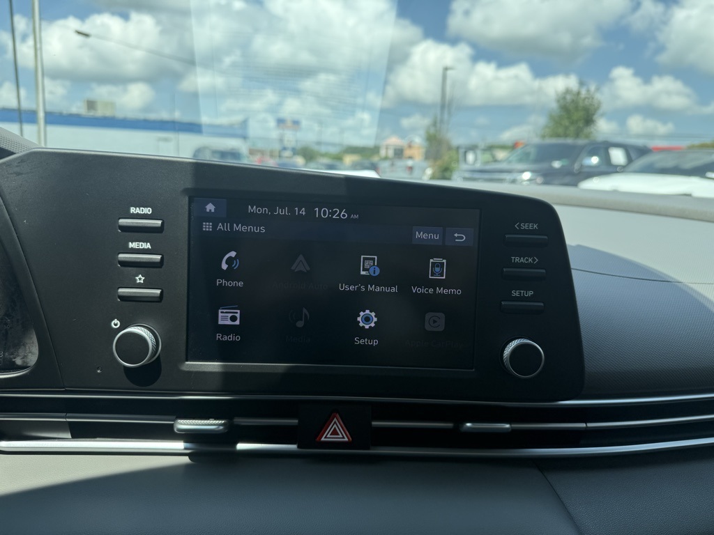 2022 Hyundai Elantra SE photo 18