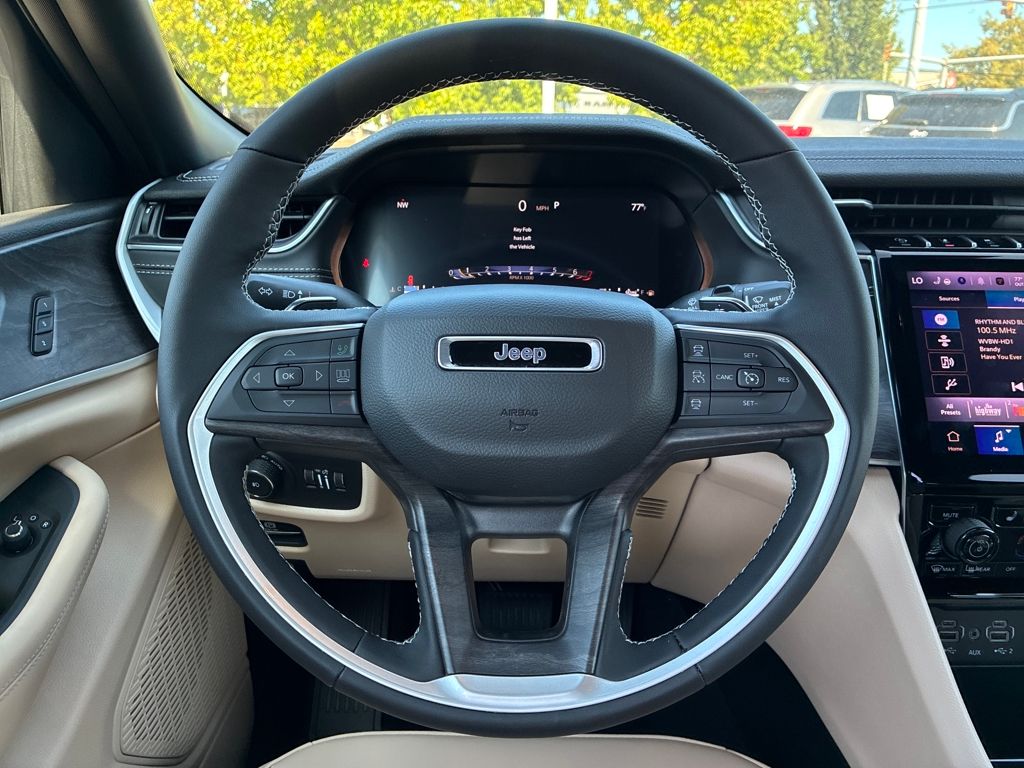 2025 Jeep Grand Cherokee Limited photo 14
